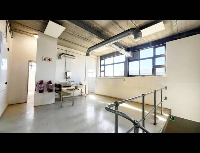 1,590M² WAREHOUSE FOR SALE IN RIVERGATE